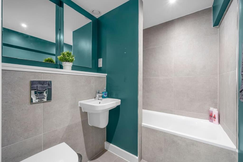 Luxury Stylish Apartment Central Манчестър Екстериор снимка